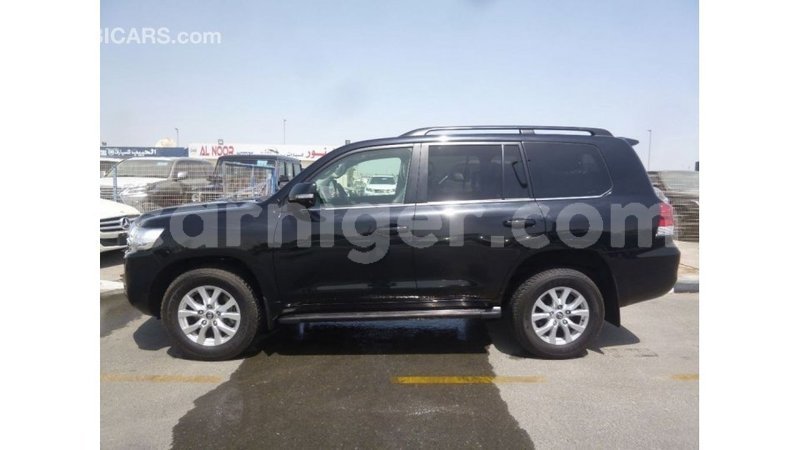 Big with watermark toyota land cruiser agadez import dubai 6044