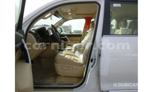 Acheter Import Utilitaire Toyota Land Cruiser Blanc à Import - Dubai, Agadez Acheter Import Utilitaire Toyota Land Cruiser Blanc à Import - Dubai, Agadez