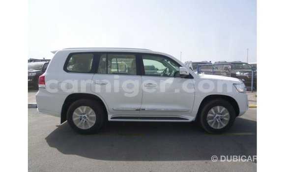Acheter Import Utilitaire Toyota Land Cruiser Blanc à Import - Dubai, Agadez Acheter Import Utilitaire Toyota Land Cruiser Blanc à Import - Dubai, Agadez