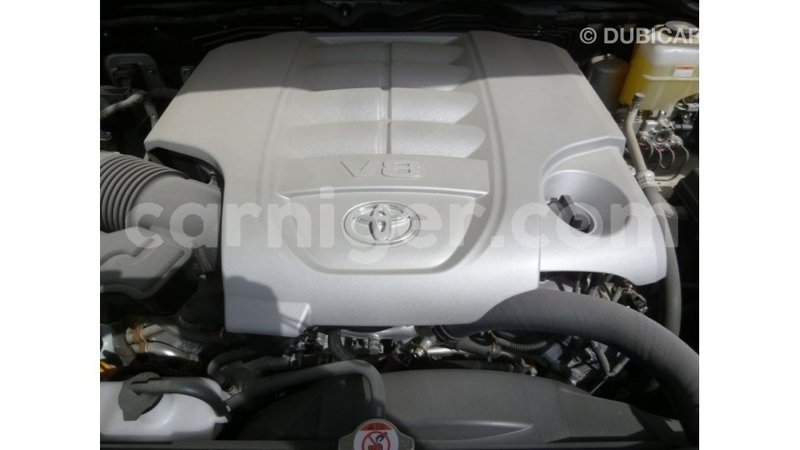 Big with watermark toyota land cruiser agadez import dubai 6045