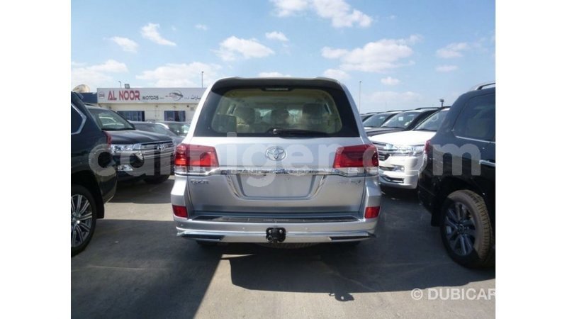 Big with watermark toyota land cruiser agadez import dubai 6046