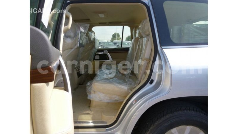 Big with watermark toyota land cruiser agadez import dubai 6046