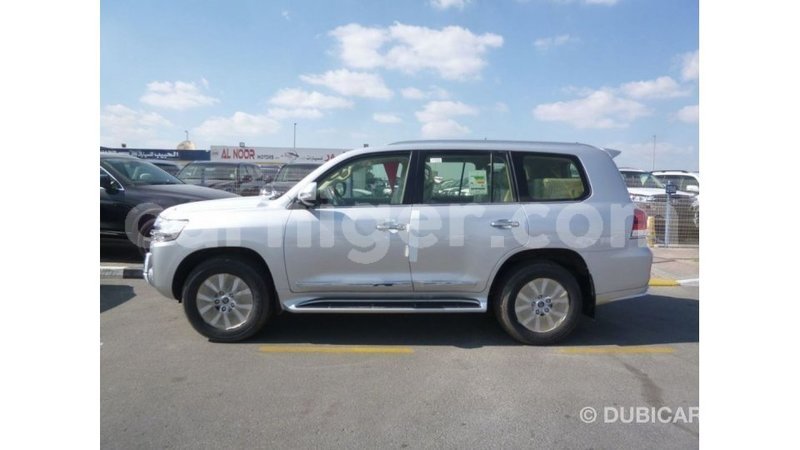 Big with watermark toyota land cruiser agadez import dubai 6046