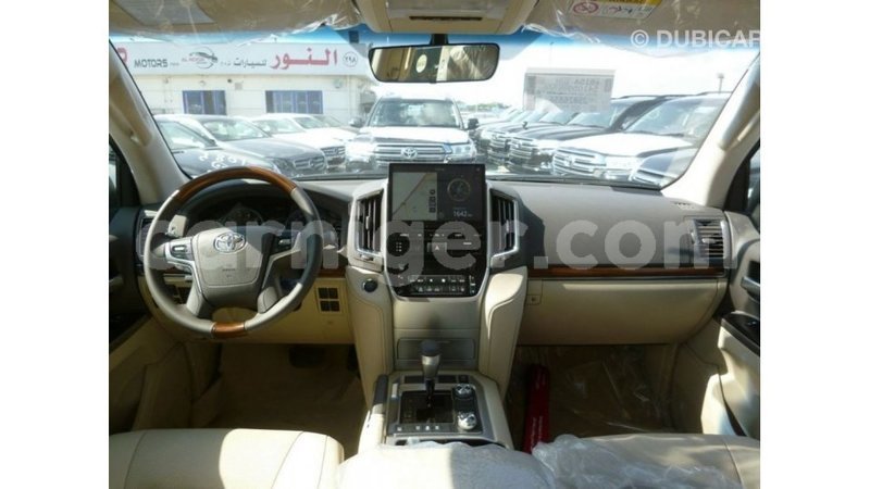 Big with watermark toyota land cruiser agadez import dubai 6047