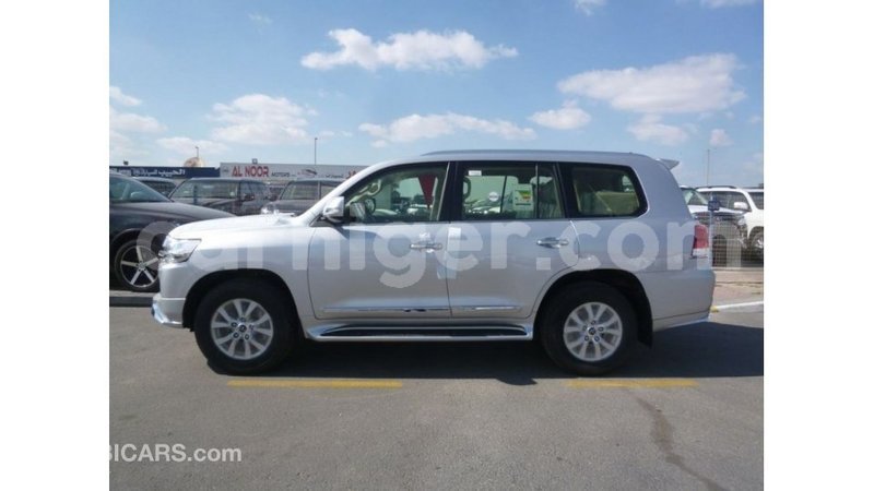 Big with watermark toyota land cruiser agadez import dubai 6047