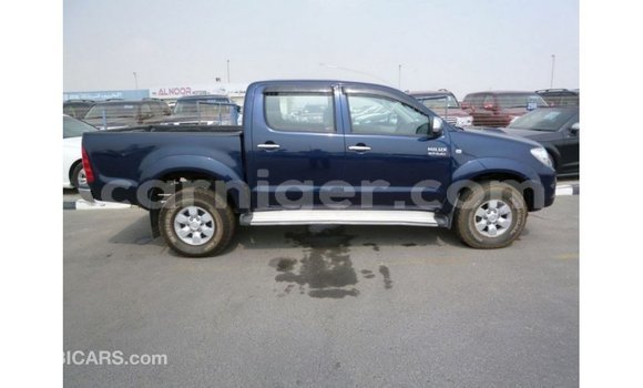Sayi Imported Toyota Hilux Blue Mota in Import - Dubai a Agadez Sayi Imported Toyota Hilux Blue Mota in Import - Dubai a Agadez