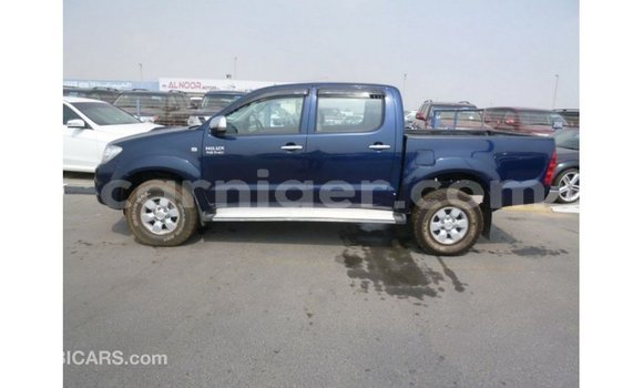 Sayi Imported Toyota Hilux Blue Mota in Import - Dubai a Agadez Sayi Imported Toyota Hilux Blue Mota in Import - Dubai a Agadez