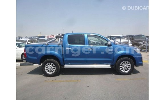 Sayi Imported Toyota Hilux Blue Mota in Import - Dubai a Agadez Sayi Imported Toyota Hilux Blue Mota in Import - Dubai a Agadez