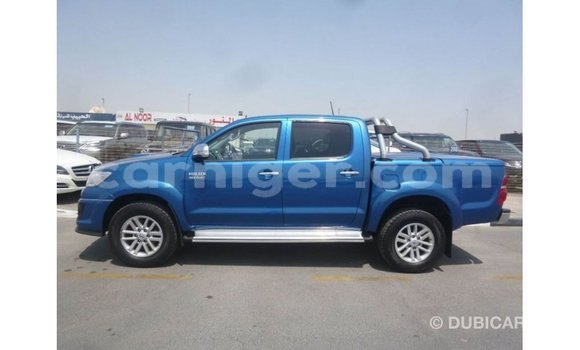 Sayi Imported Toyota Hilux Blue Mota in Import - Dubai a Agadez Sayi Imported Toyota Hilux Blue Mota in Import - Dubai a Agadez