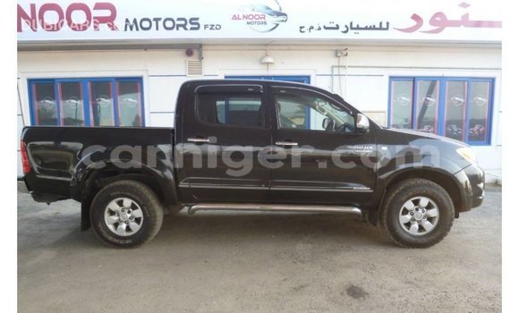 Sayi Imported Toyota Hilux Black Mota in Import - Dubai a Agadez Sayi Imported Toyota Hilux Black Mota in Import - Dubai a Agadez
