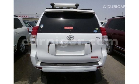 Acheter Import Voiture Toyota Prado Blanc à Import - Dubai, Agadez Acheter Import Voiture Toyota Prado Blanc à Import - Dubai, Agadez