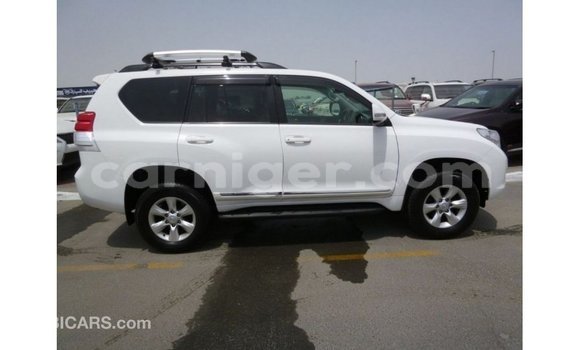 Acheter Import Voiture Toyota Prado Blanc à Import - Dubai, Agadez Acheter Import Voiture Toyota Prado Blanc à Import - Dubai, Agadez