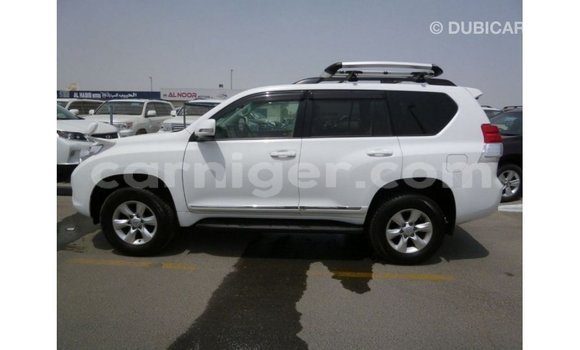Acheter Import Voiture Toyota Prado Blanc à Import - Dubai, Agadez Acheter Import Voiture Toyota Prado Blanc à Import - Dubai, Agadez