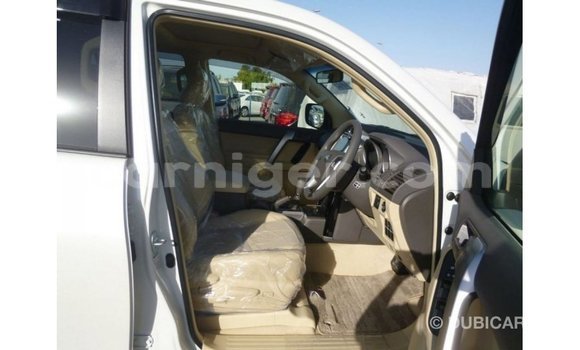 Sayi Imported Toyota Prado White Mota in Import - Dubai a Agadez Sayi Imported Toyota Prado White Mota in Import - Dubai a Agadez