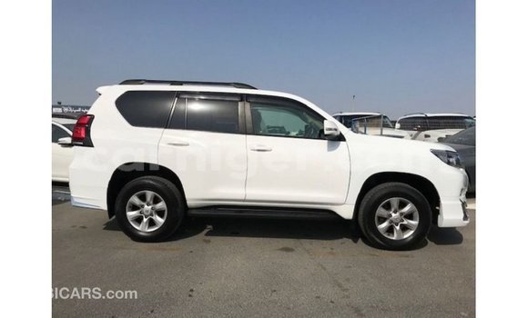 Acheter Import Voiture Toyota Prado Blanc à Import - Dubai, Agadez Acheter Import Voiture Toyota Prado Blanc à Import - Dubai, Agadez