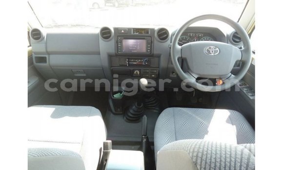 Acheter Import Utilitaire Toyota Land Cruiser Beige à Import - Dubai, Agadez Acheter Import Utilitaire Toyota Land Cruiser Beige à Import - Dubai, Agadez