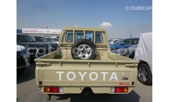 Acheter Import Utilitaire Toyota Land Cruiser Beige à Import - Dubai, Agadez Acheter Import Utilitaire Toyota Land Cruiser Beige à Import - Dubai, Agadez