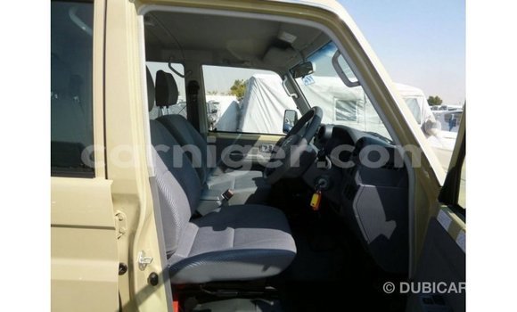Acheter Import Utilitaire Toyota Land Cruiser Beige à Import - Dubai, Agadez Acheter Import Utilitaire Toyota Land Cruiser Beige à Import - Dubai, Agadez
