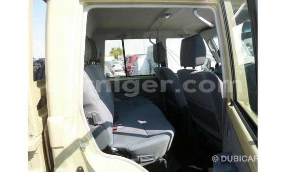 Acheter Import Utilitaire Toyota Land Cruiser Beige à Import - Dubai, Agadez Acheter Import Utilitaire Toyota Land Cruiser Beige à Import - Dubai, Agadez