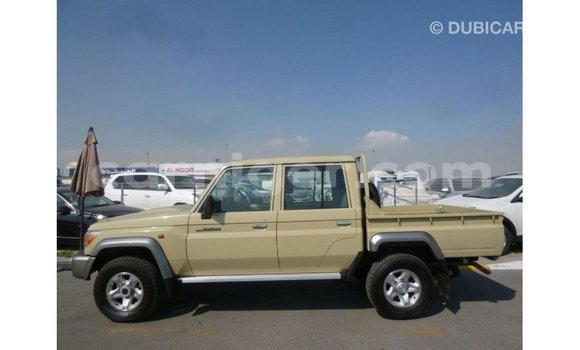 Acheter Import Utilitaire Toyota Land Cruiser Beige à Import - Dubai, Agadez Acheter Import Utilitaire Toyota Land Cruiser Beige à Import - Dubai, Agadez