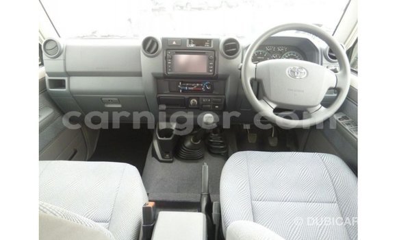 اشتري Imported Toyota Land Cruiser White شاحنة في Import - Dubai في أغاديز اشتري Imported Toyota Land Cruiser White شاحنة في Import - Dubai في أغاديز