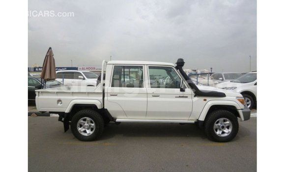اشتري Imported Toyota Land Cruiser White شاحنة في Import - Dubai في أغاديز اشتري Imported Toyota Land Cruiser White شاحنة في Import - Dubai في أغاديز