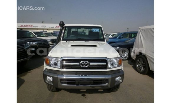 Acheter Import Utilitaire Toyota Land Cruiser Blanc à Import - Dubai, Agadez Acheter Import Utilitaire Toyota Land Cruiser Blanc à Import - Dubai, Agadez