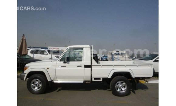 Acheter Import Utilitaire Toyota Land Cruiser Blanc à Import - Dubai, Agadez Acheter Import Utilitaire Toyota Land Cruiser Blanc à Import - Dubai, Agadez