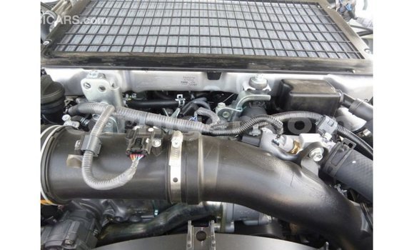 Acheter Import Utilitaire Toyota Land Cruiser Blanc à Import - Dubai, Agadez Acheter Import Utilitaire Toyota Land Cruiser Blanc à Import - Dubai, Agadez