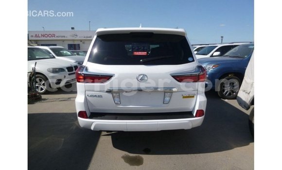 Acheter Import Voiture Lexus LX Blanc à Import - Dubai, Agadez Acheter Import Voiture Lexus LX Blanc à Import - Dubai, Agadez
