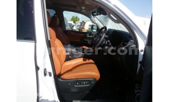 Acheter Import Voiture Lexus LX Blanc à Import - Dubai, Agadez Acheter Import Voiture Lexus LX Blanc à Import - Dubai, Agadez