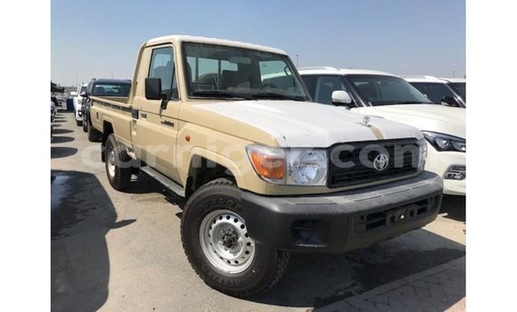 Acheter Import Utilitaire Toyota Land Cruiser Beige à Import - Dubai, Agadez Acheter Import Utilitaire Toyota Land Cruiser Beige à Import - Dubai, Agadez