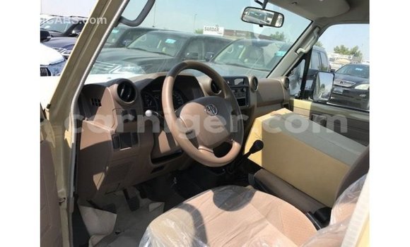 Acheter Import Utilitaire Toyota Land Cruiser Beige à Import - Dubai, Agadez Acheter Import Utilitaire Toyota Land Cruiser Beige à Import - Dubai, Agadez