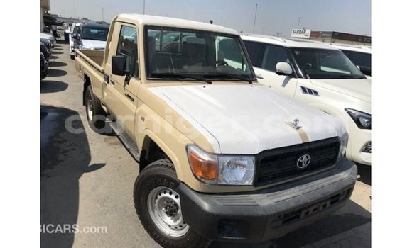 Acheter Import Utilitaire Toyota Land Cruiser Beige à Import - Dubai, Agadez Acheter Import Utilitaire Toyota Land Cruiser Beige à Import - Dubai, Agadez