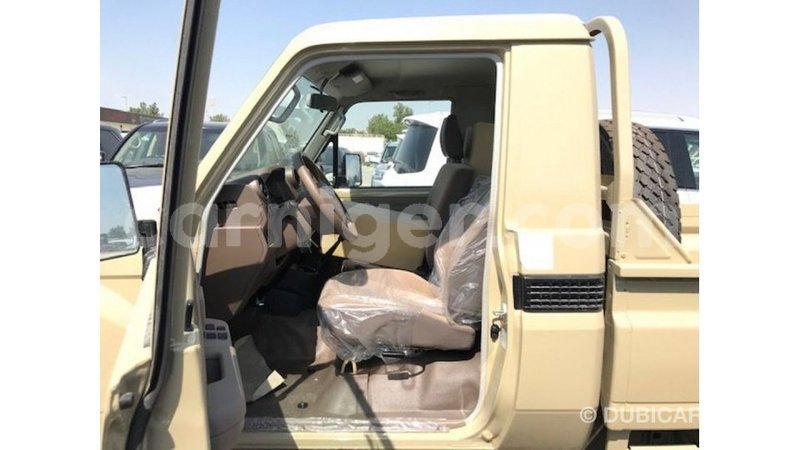 Big with watermark toyota land cruiser agadez import dubai 6085