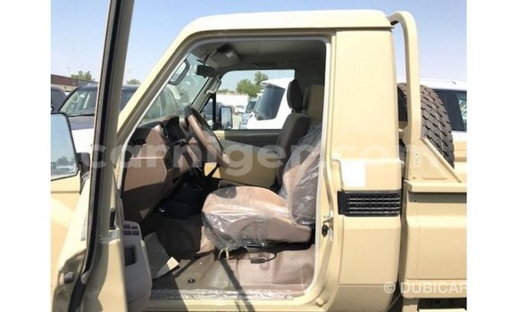 Acheter Import Utilitaire Toyota Land Cruiser Beige à Import - Dubai, Agadez Acheter Import Utilitaire Toyota Land Cruiser Beige à Import - Dubai, Agadez
