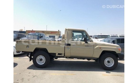 Acheter Import Utilitaire Toyota Land Cruiser Beige à Import - Dubai, Agadez Acheter Import Utilitaire Toyota Land Cruiser Beige à Import - Dubai, Agadez