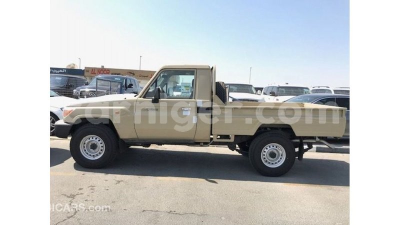 Big with watermark toyota land cruiser agadez import dubai 6085