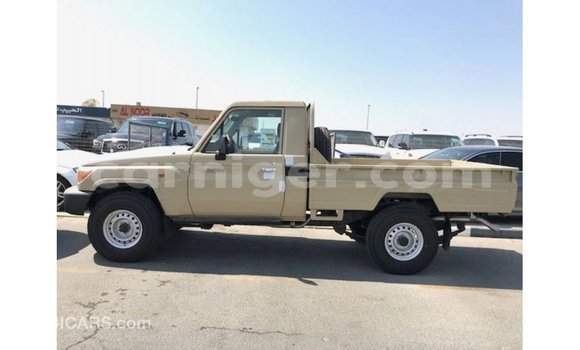 Acheter Import Utilitaire Toyota Land Cruiser Beige à Import - Dubai, Agadez Acheter Import Utilitaire Toyota Land Cruiser Beige à Import - Dubai, Agadez