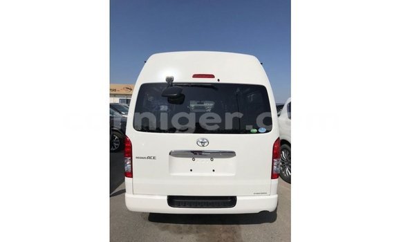 اشتري Imported Toyota Hiace White سيارة في Import - Dubai في أغاديز اشتري Imported Toyota Hiace White سيارة في Import - Dubai في أغاديز