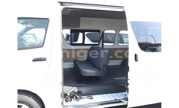 اشتري Imported Toyota Hiace White سيارة في Import - Dubai في أغاديز اشتري Imported Toyota Hiace White سيارة في Import - Dubai في أغاديز