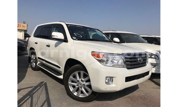 اشتري Imported Toyota Land Cruiser White شاحنة في Import - Dubai في أغاديز اشتري Imported Toyota Land Cruiser White شاحنة في Import - Dubai في أغاديز