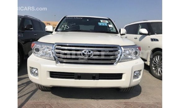 اشتري Imported Toyota Land Cruiser White شاحنة في Import - Dubai في أغاديز اشتري Imported Toyota Land Cruiser White شاحنة في Import - Dubai في أغاديز