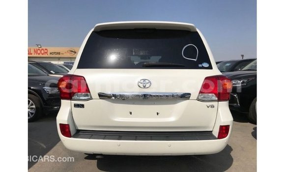 اشتري Imported Toyota Land Cruiser White شاحنة في Import - Dubai في أغاديز اشتري Imported Toyota Land Cruiser White شاحنة في Import - Dubai في أغاديز