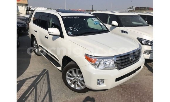 اشتري Imported Toyota Land Cruiser White شاحنة في Import - Dubai في أغاديز اشتري Imported Toyota Land Cruiser White شاحنة في Import - Dubai في أغاديز