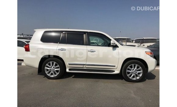 اشتري Imported Toyota Land Cruiser White شاحنة في Import - Dubai في أغاديز اشتري Imported Toyota Land Cruiser White شاحنة في Import - Dubai في أغاديز