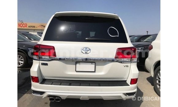 Acheter Import Utilitaire Toyota Land Cruiser Blanc à Import - Dubai, Agadez Acheter Import Utilitaire Toyota Land Cruiser Blanc à Import - Dubai, Agadez