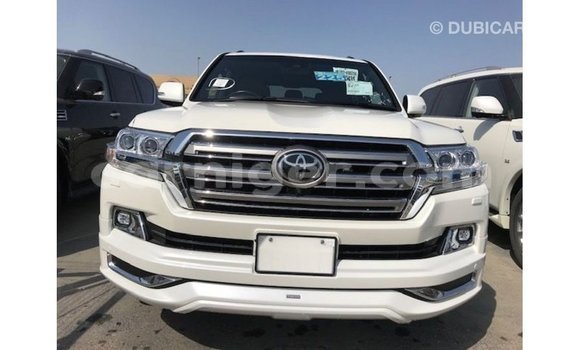 Acheter Import Utilitaire Toyota Land Cruiser Blanc à Import - Dubai, Agadez Acheter Import Utilitaire Toyota Land Cruiser Blanc à Import - Dubai, Agadez