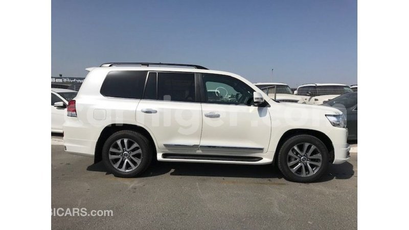 Big with watermark toyota land cruiser agadez import dubai 6091