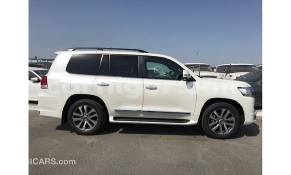 Acheter Import Utilitaire Toyota Land Cruiser Blanc à Import - Dubai, Agadez Acheter Import Utilitaire Toyota Land Cruiser Blanc à Import - Dubai, Agadez